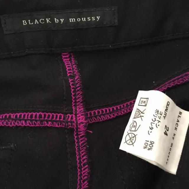 BLACK by moussy(ブラックバイマウジー)のmoussy 黒スキニー 24インチ レディースのパンツ(スキニーパンツ)の商品写真