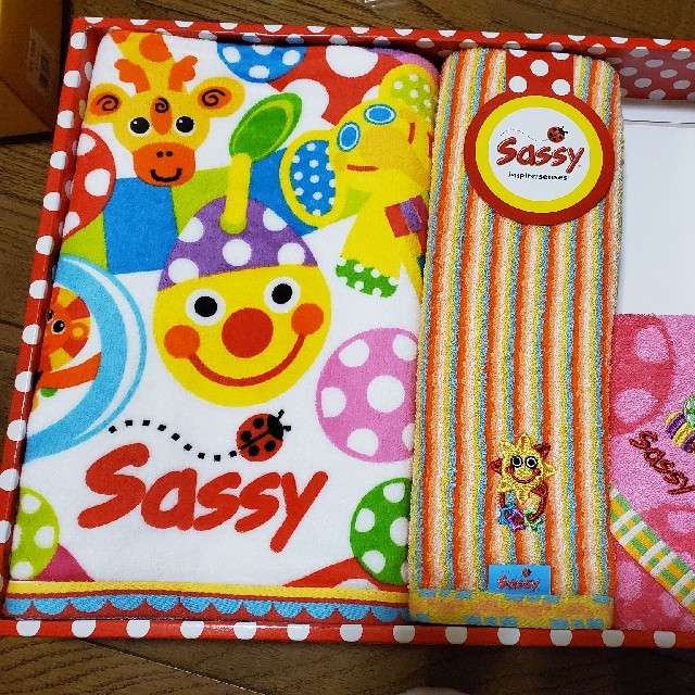 Sassy(サッシー)の《大幅値下げ中》　sassy タオル　4点セット キッズ/ベビー/マタニティのキッズ/ベビー/マタニティ その他(その他)の商品写真