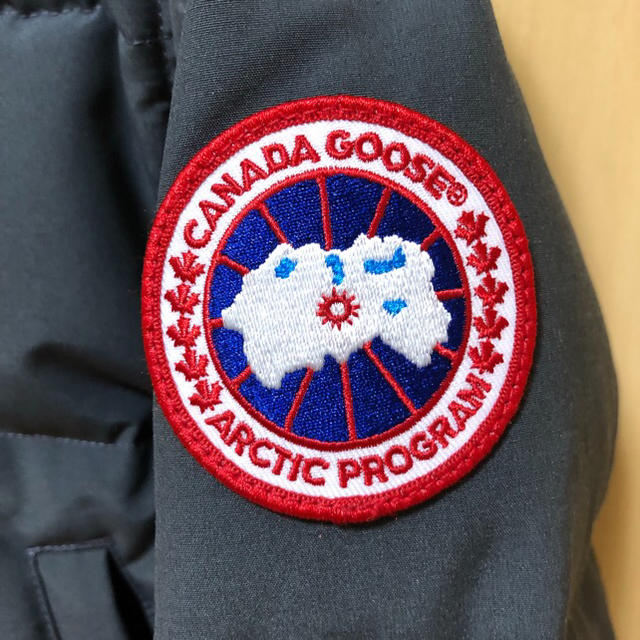 CANADA GOOSE(カナダグース)の値下げ　新品カナダグース KANADA GOOSE WOOLFORD XS メンズのジャケット/アウター(ダウンジャケット)の商品写真