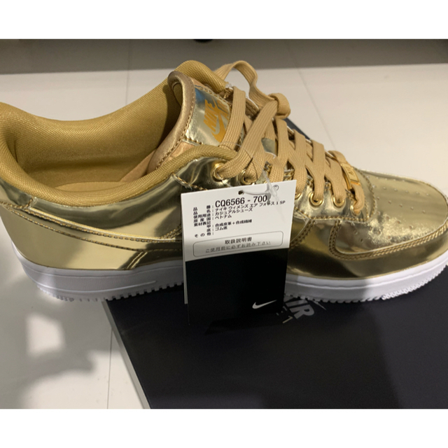 NIKE(ナイキ)の専用　NIKE Air force 1 wmns GOLD エアフォース1  メンズの靴/シューズ(スニーカー)の商品写真