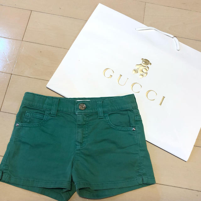 Gucci(グッチ)のお値下げ☆GUCCI☆kids☆海外購入☆ショートパンツ☆6 キッズ/ベビー/マタニティのキッズ服男の子用(90cm~)(パンツ/スパッツ)の商品写真