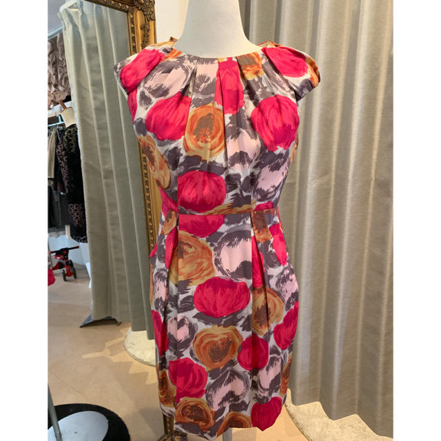 BCBGMAXAZRIA - BCBG 花柄ワンピース 美品の通販 by SAKURA|ビーシー ...