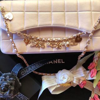 シャネル(CHANEL)のMakii様専用🌹豪華チャーム付き🌹ショルダーバッグ🌹(ショルダーバッグ)