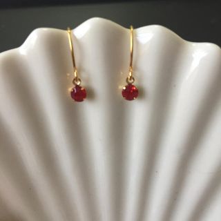 新色‼️ハンドメイドピアス イヤリング 小粒ガラスビジュー 一粒 レッド(ピアス)