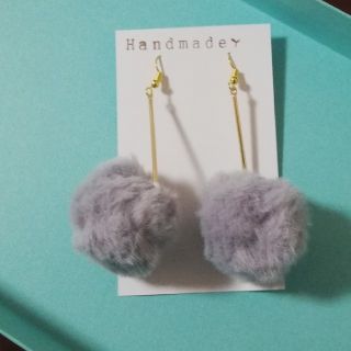 フェイクファー揺れるピアス☆(ピアス)