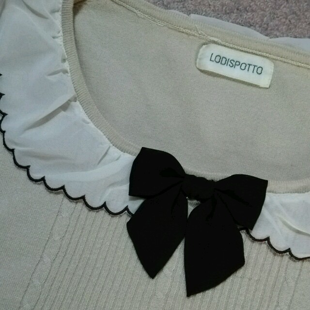 LODISPOTTO(ロディスポット)のスカラップ襟りぼん長袖ニット レディースのトップス(ニット/セーター)の商品写真