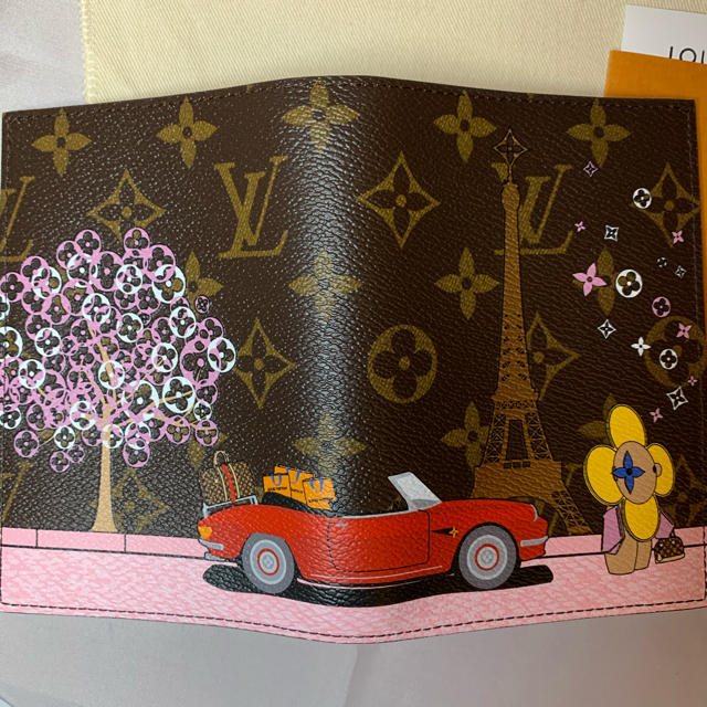 LOUIS VUITTON(ルイヴィトン)のクリスマス限定‼️ルイヴィトン パスポートケース ヴィヴィエンヌ エッフェル塔 レディースのファッション小物(その他)の商品写真