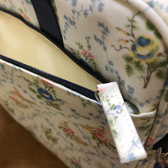 LAURA ASHLEY(ローラアシュレイ)のローラアシュレイ　　PCバッグ レディースのバッグ(ショルダーバッグ)の商品写真