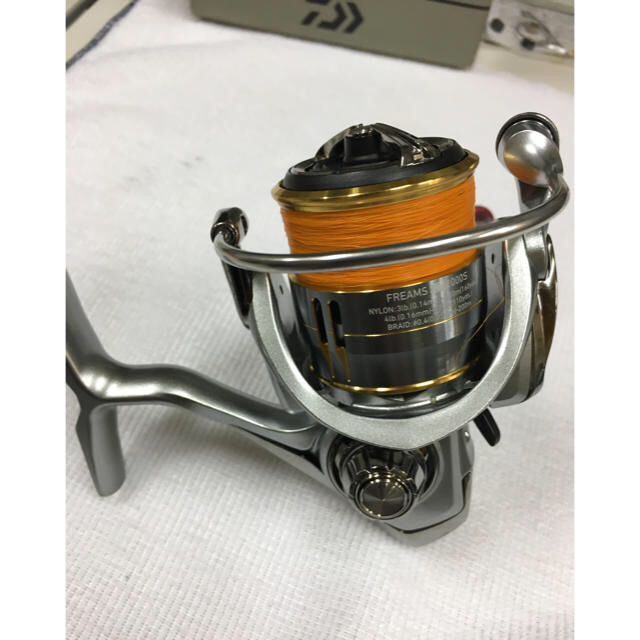 DAIWA(ダイワ)のDAIWA 19フリームス LT2000S ZPI、ベアリング3個追加済 スポーツ/アウトドアのフィッシング(リール)の商品写真