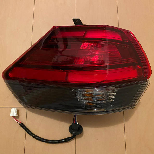 日産エクストレイル T32後期 純正テールランプ - voltomatic.hu