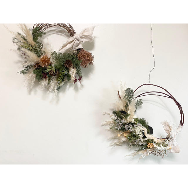 クリスマスを彩るハーフリースbrown×red ハンドメイドのフラワー/ガーデン(リース)の商品写真