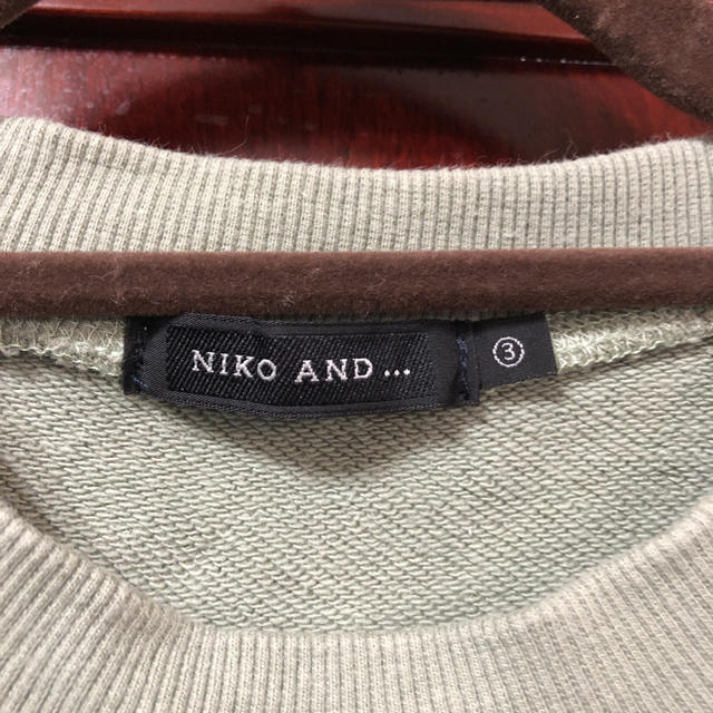 niko and...(ニコアンド)のNiko and… チャーリーブラウン スウェット レディースのトップス(トレーナー/スウェット)の商品写真