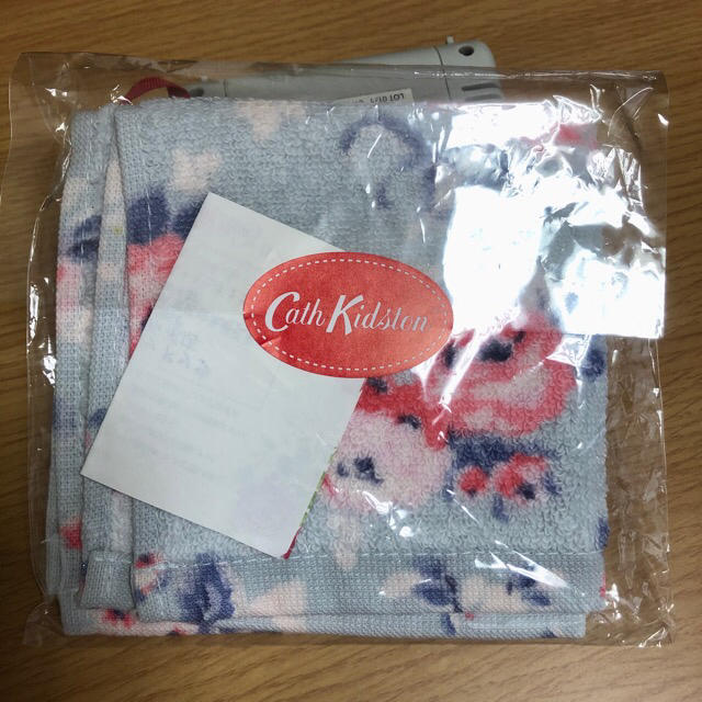 Cath Kidston(キャスキッドソン)の新品　ハンカチ　キャスキッドソン　アフタヌーンティー レディースのファッション小物(ハンカチ)の商品写真