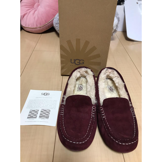 UGG(アグ)のUGG❤︎スリッポンサイズ⑦24cmエンジLA購入正規品箱付❤︎中古 レディースの靴/シューズ(スリッポン/モカシン)の商品写真