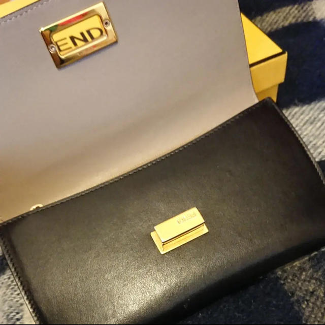 FENDI(フェンディ)の最終値下げ　FENDI ピーカーブー　長財布 レディースのバッグ(ショルダーバッグ)の商品写真