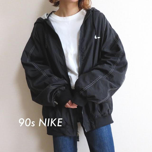 NIKE(ナイキ)の90s NIKE ナイキ 刺繍 ライン ナイロンジャケット 古着 vintage レディースのジャケット/アウター(ナイロンジャケット)の商品写真