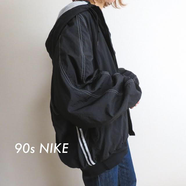 NIKE(ナイキ)の90s NIKE ナイキ 刺繍 ライン ナイロンジャケット 古着 vintage レディースのジャケット/アウター(ナイロンジャケット)の商品写真