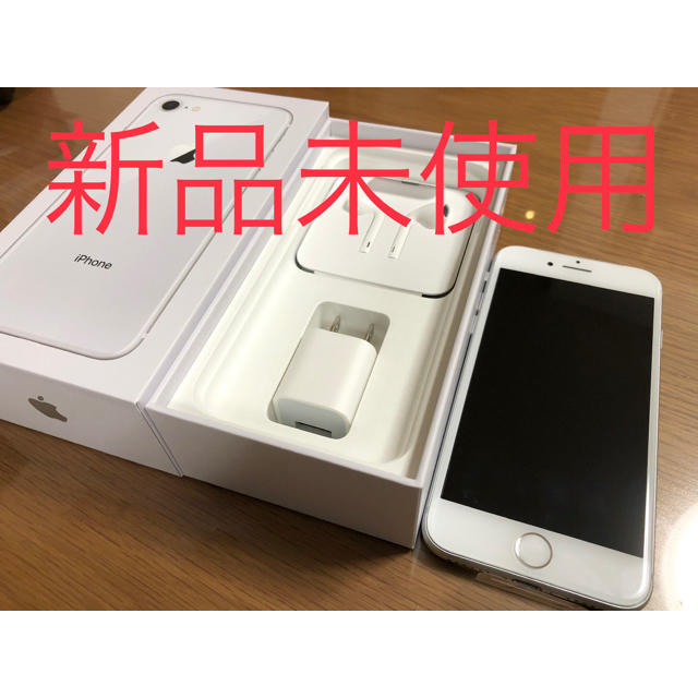 iPhone(アイフォーン)の【Nonchan様専用】iPhone8 64GB シルバー　SIMフリー スマホ/家電/カメラのスマートフォン/携帯電話(スマートフォン本体)の商品写真