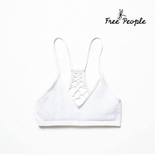 Free People(フリーピープル)の新品★送料込★後姿が可愛いブラ　FREE PEOPLE　ホワイト　白　XS～S レディースの下着/アンダーウェア(ブラ)の商品写真