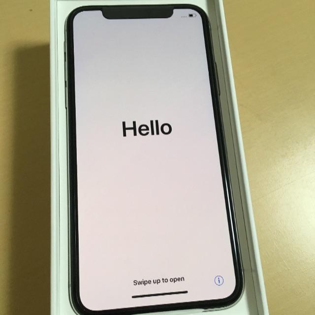 iPhone(アイフォーン)の【SIMフリー】Apple iPhone XS Silver 256GB スマホ/家電/カメラのスマートフォン/携帯電話(スマートフォン本体)の商品写真