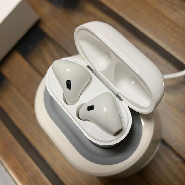 Apple(アップル)のAirPods スマホ/家電/カメラのオーディオ機器(ヘッドフォン/イヤフォン)の商品写真