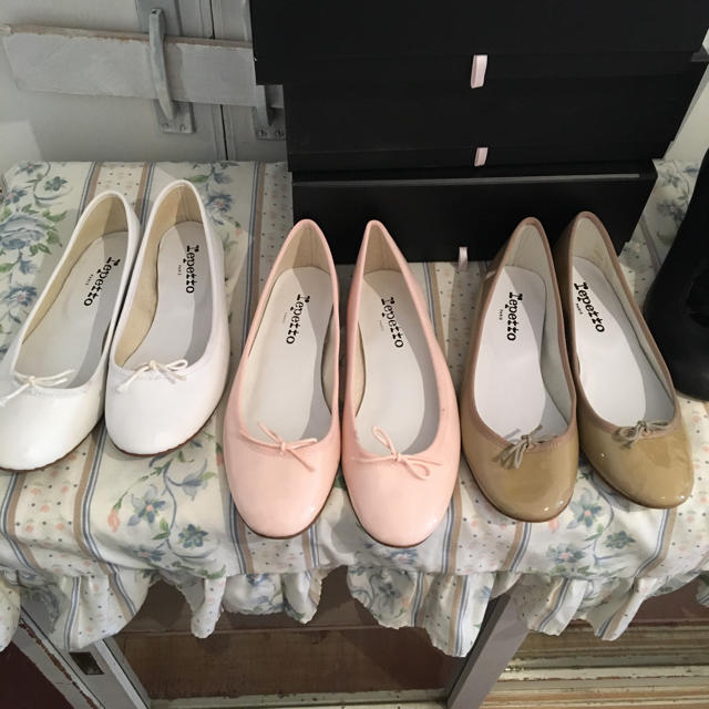 repetto(レペット)の最終価格💛repetto ballet shoes 38 (beige). レディースの靴/シューズ(バレエシューズ)の商品写真