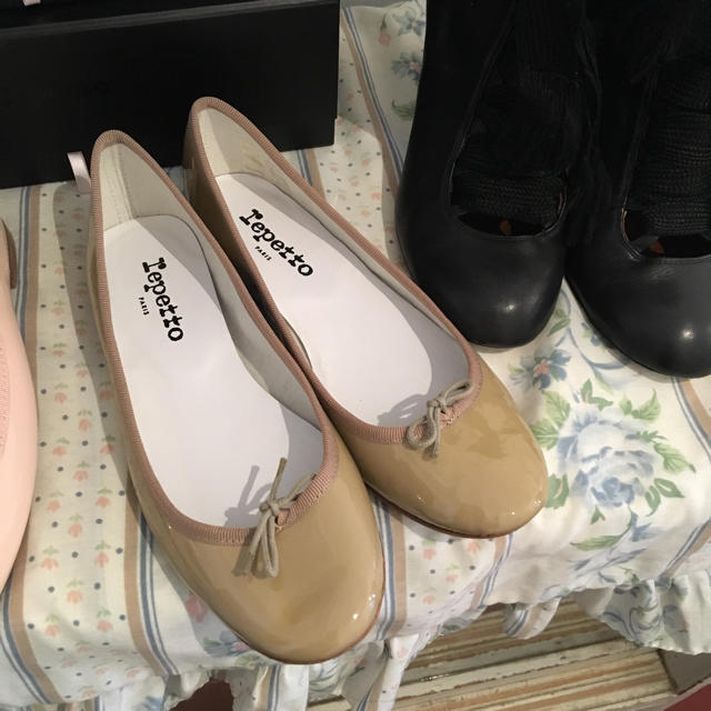 repetto(レペット)の最終価格💛repetto ballet shoes 38 (beige). レディースの靴/シューズ(バレエシューズ)の商品写真