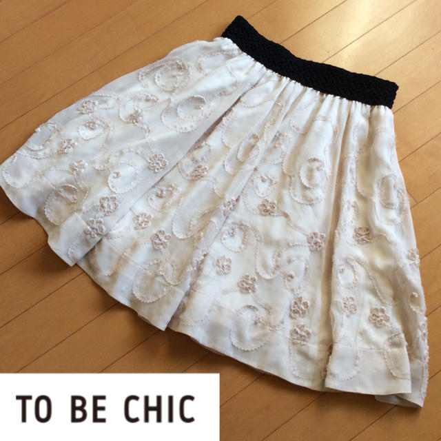 TO BE CHIC(トゥービーシック)の[L] トゥービーシック  花モチーフ スカート  三陽商会 サイズ 42 レディースのスカート(ひざ丈スカート)の商品写真