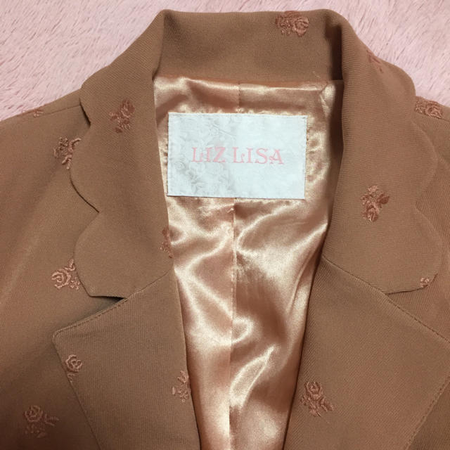 LIZ LISA(リズリサ)のリズリサ バラ刺繍ジャケット レディースのジャケット/アウター(テーラードジャケット)の商品写真