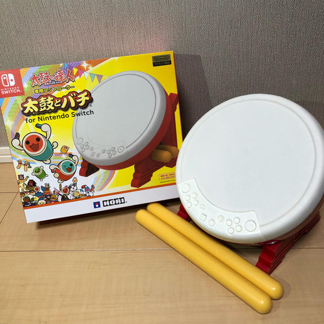 任天堂(ニンテンドウ)の極美品:太鼓の達人専用コントローラ 太鼓とバチ Switch タタコン スイッチ エンタメ/ホビーのゲームソフト/ゲーム機本体(家庭用ゲーム機本体)の商品写真