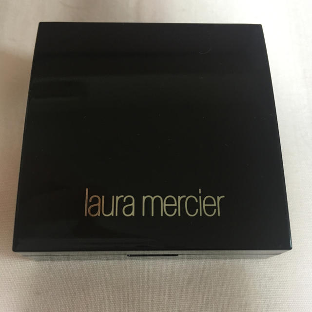laura mercier(ローラメルシエ)のローラメルシエ パウダー コスメ/美容のベースメイク/化粧品(フェイスパウダー)の商品写真