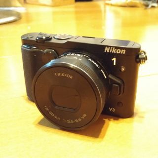 ニコン(Nikon)のNikon 1 V3 グリップ　1 NIKKOR 10-30mm 18.5mm付(ミラーレス一眼)