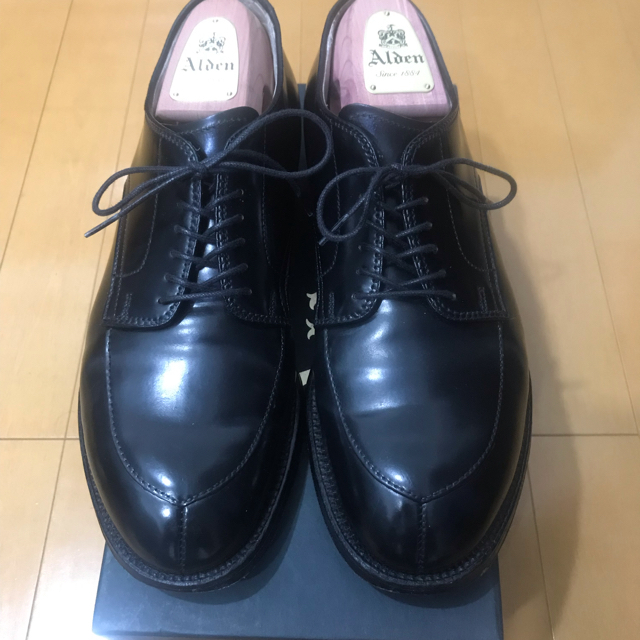 Alden(オールデン)のまんぢ 様専用　Alden コードバン Vチップ 7D 黒 メンズの靴/シューズ(ドレス/ビジネス)の商品写真