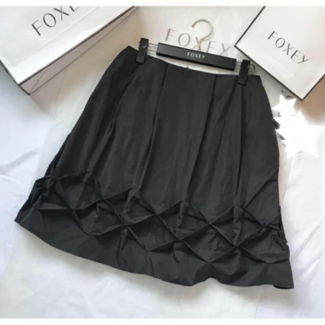 FOXEY(フォクシー)の現行ロゴ✨FOXEYスモッキングフレアスカート38 レディースのスカート(ひざ丈スカート)の商品写真