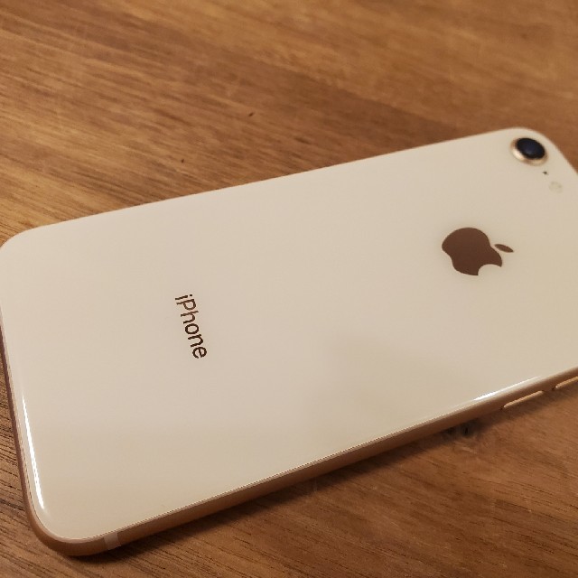 美品！iPhone8 64GB au ﾊﾞｯﾃﾘｰ93%！