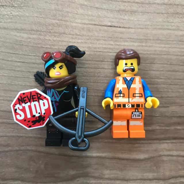 Lego(レゴ)のレゴ レゴムービー エメットと戦士ルーシーフィグ2体セット キッズ/ベビー/マタニティのおもちゃ(知育玩具)の商品写真