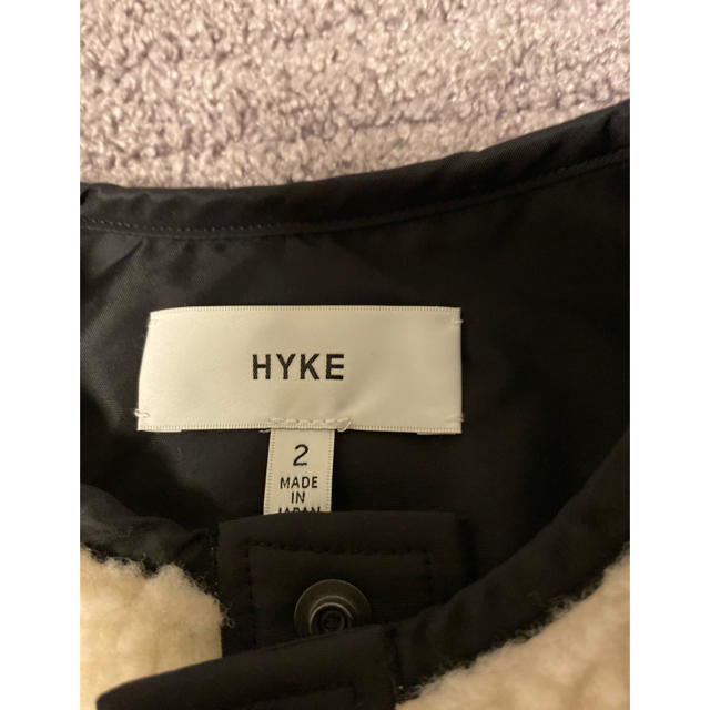 HYKE(ハイク)のサイズ2 hyke ボアショートジャケット　新品未使用タグ付き　送料込み レディースのジャケット/アウター(ブルゾン)の商品写真