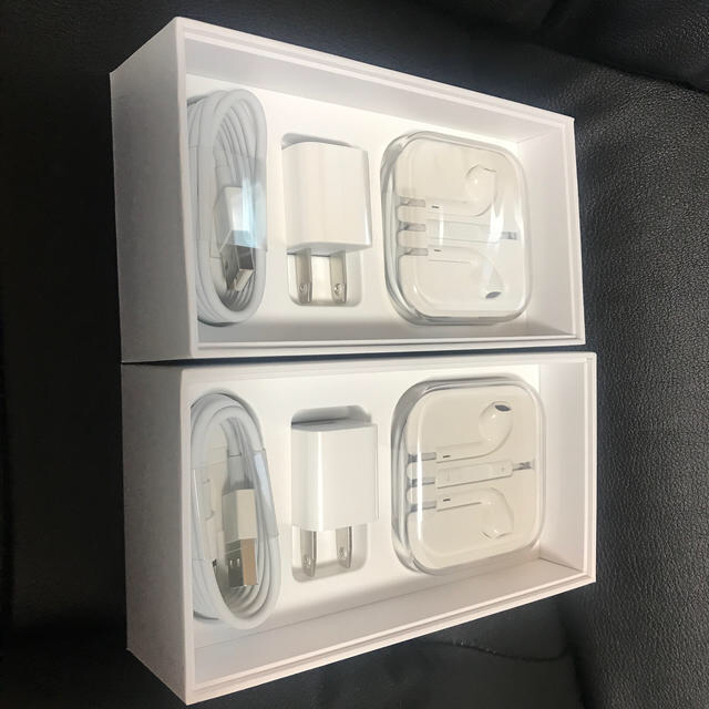 iPhone(アイフォーン)のiPhone 6s 32 GB UQ mobile gold /silver2台 スマホ/家電/カメラのスマートフォン/携帯電話(その他)の商品写真