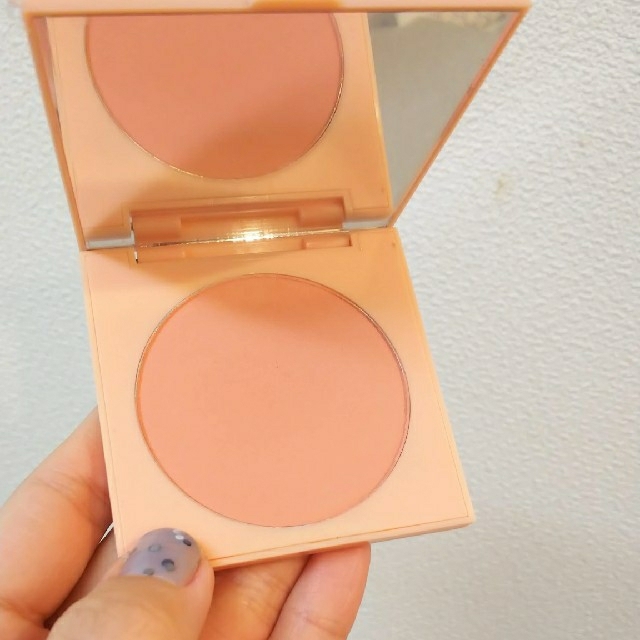 colourpop(カラーポップ)の【美品】colourpop チーク 🍑FRESH N PEACH ピーチ コスメ/美容のベースメイク/化粧品(チーク)の商品写真