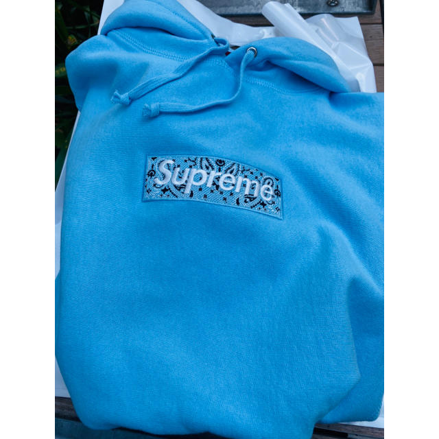 supreme Boxlogo  パーカー 水色 Ｍサイズメンズ