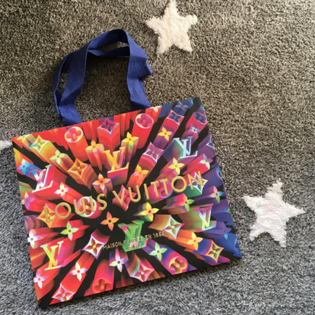 LOUIS VUITTON(ルイヴィトン)のルイヴィトンクリスマス限定ショップ袋 レディースのバッグ(ショップ袋)の商品写真