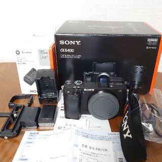 ソニー(SONY)のα6400 ボディ +AAC-TRW(ミラーレス一眼)