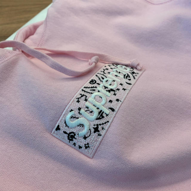 Supreme(シュプリーム)の送料込supreme boxlogo pink Sサイズ ボックスロゴ メンズのトップス(パーカー)の商品写真