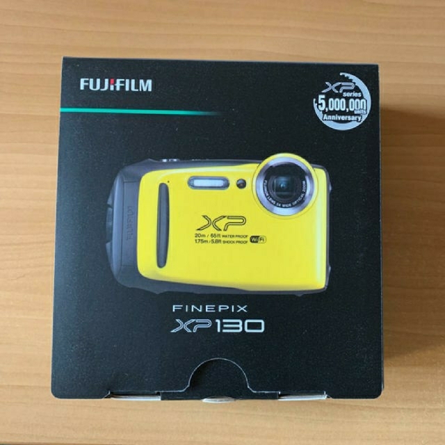 美品！富士フイルム　防水カメラ FinePix XP130 ホワイトケース付き顔認識AF自動追尾瞳AF