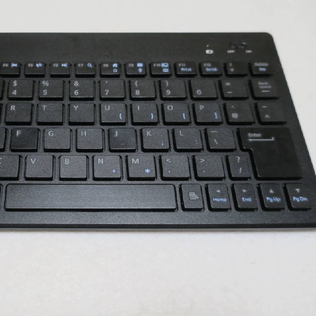 ELECOM(エレコム)のリモート対応 ELECOM bluetooth 小型Keyboard【新品】 スマホ/家電/カメラのPC/タブレット(PC周辺機器)の商品写真