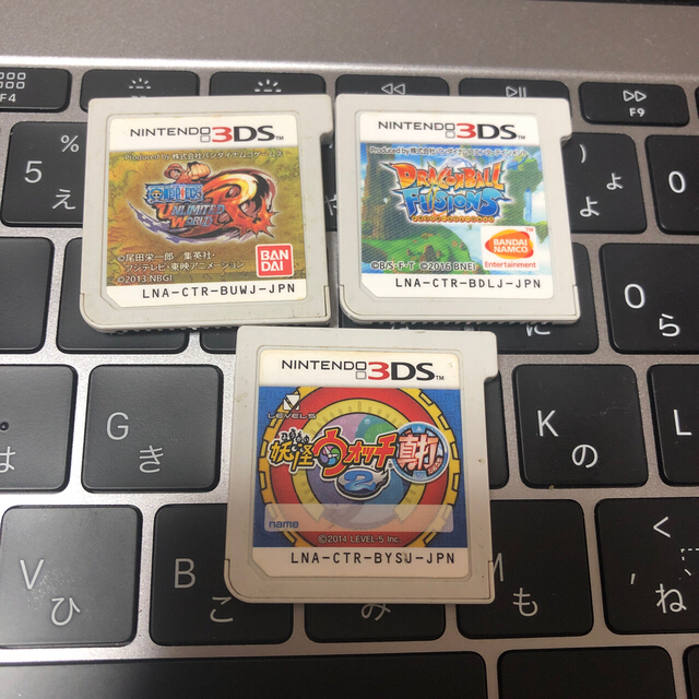 ニンテンドー3DS(ニンテンドー3DS)の【動作確認済み】3DS LL 　ソフト3本セット　純正充電器&USB充電器 エンタメ/ホビーのゲームソフト/ゲーム機本体(携帯用ゲーム機本体)の商品写真