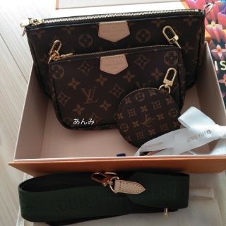 ルイヴィトン(LOUIS VUITTON)の♡新品 ルイヴィトンのミュルティ ポシェット アクセソワール クリスマス限定♡(ショルダーバッグ)