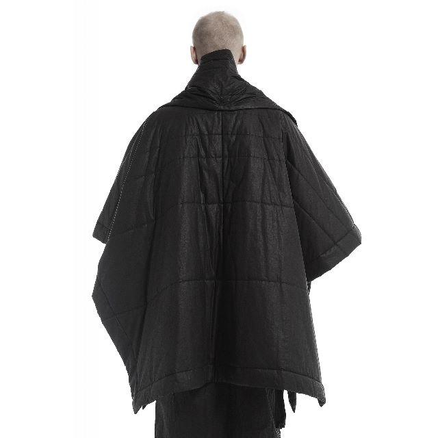 Rick Owens(リックオウエンス)の新品BARBARAIGONGINIオイルコーティング変形レイヤードポンチョ メンズのジャケット/アウター(ポンチョ)の商品写真