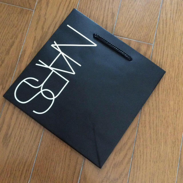 NARS(ナーズ)のNARS ナーズ 紙袋 レディースのバッグ(ショップ袋)の商品写真