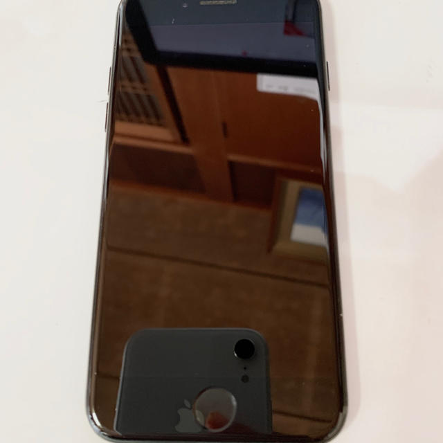 Apple(アップル)の【最終値下げ】iPhone7 JetBlack 128GB (おまけ付き) スマホ/家電/カメラのスマートフォン/携帯電話(スマートフォン本体)の商品写真